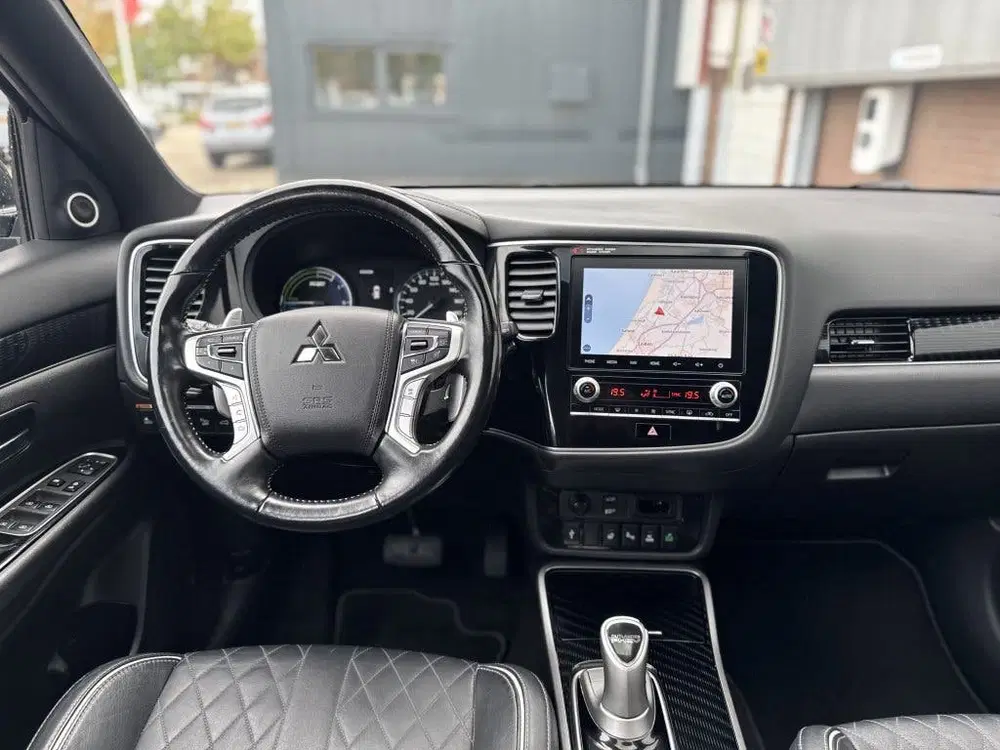 Mitsubishi Outlander 2.4 PHEV Instyle uit 2021, foto 13