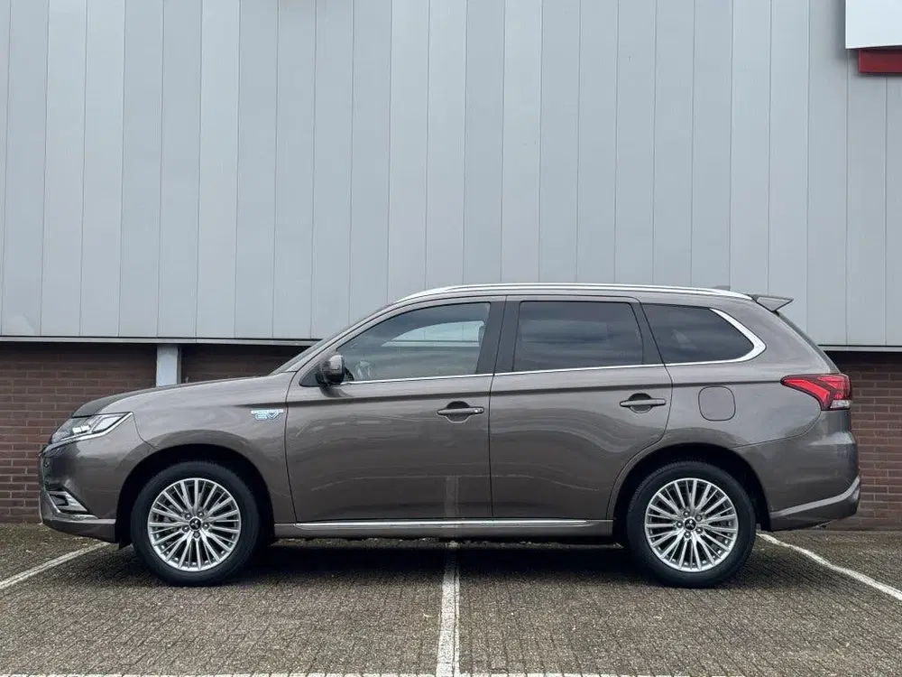 Mitsubishi Outlander 2.4 PHEV Instyle uit 2021, foto 2