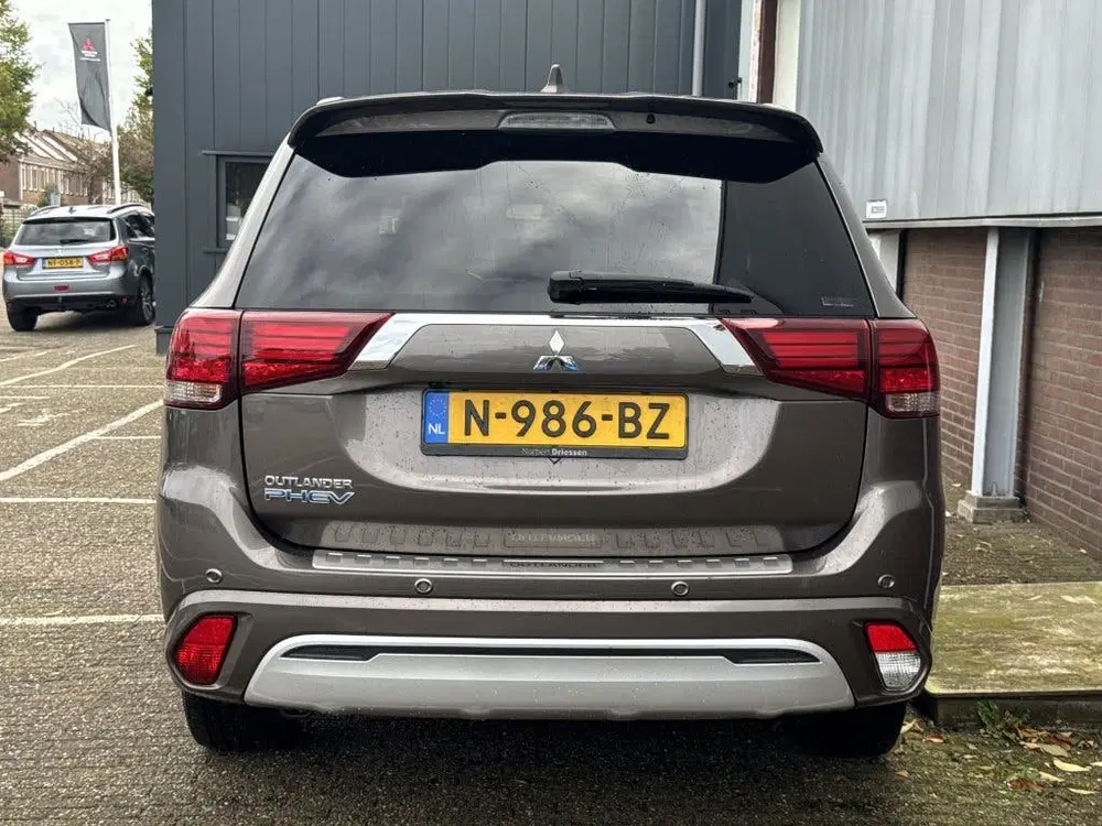 Mitsubishi Outlander 2.4 PHEV Instyle uit 2021, foto 4
