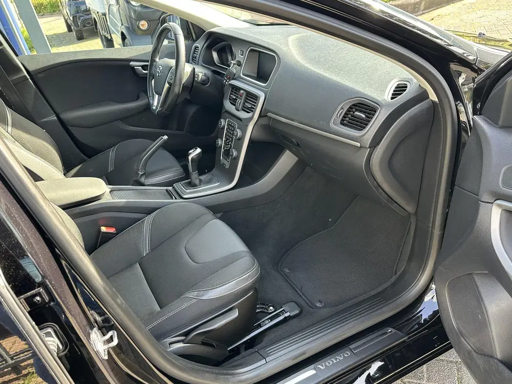 Volvo V40 2.0 T2 Edition 122PK uit 2019, foto 12