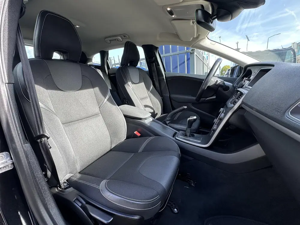 Volvo V40 2.0 T2 Edition 122PK uit 2019, foto 13