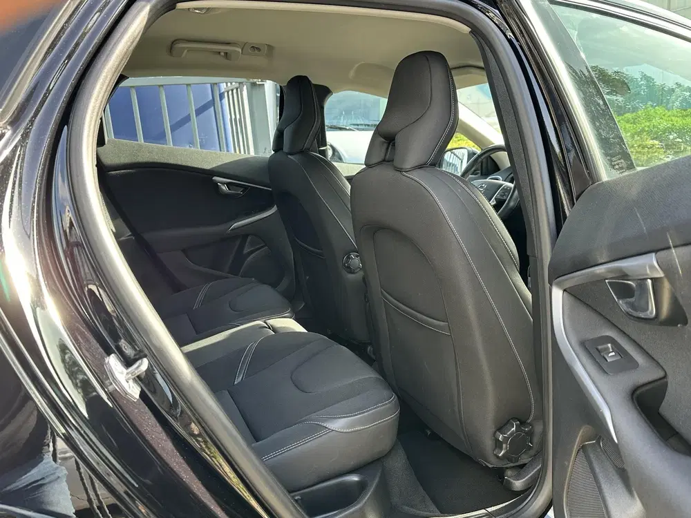 Volvo V40 2.0 T2 Edition 122PK uit 2019, foto 14