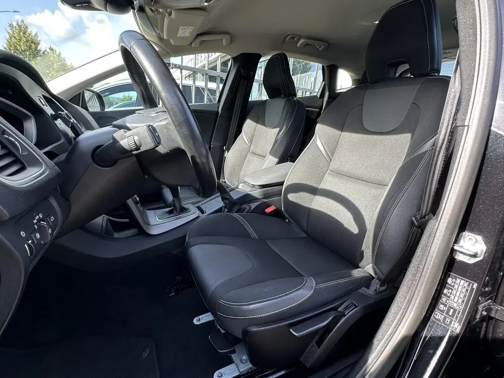 Volvo V40 2.0 T2 Edition 122PK uit 2019, foto 15