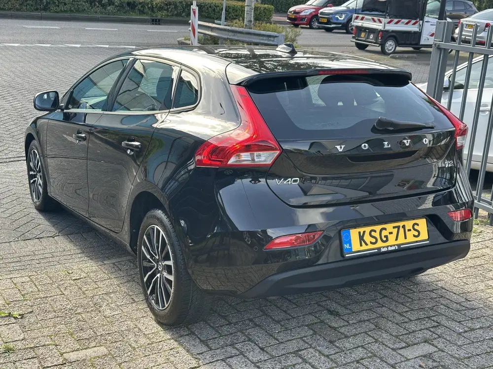 Volvo V40 2.0 T2 Edition 122PK uit 2019, foto 2