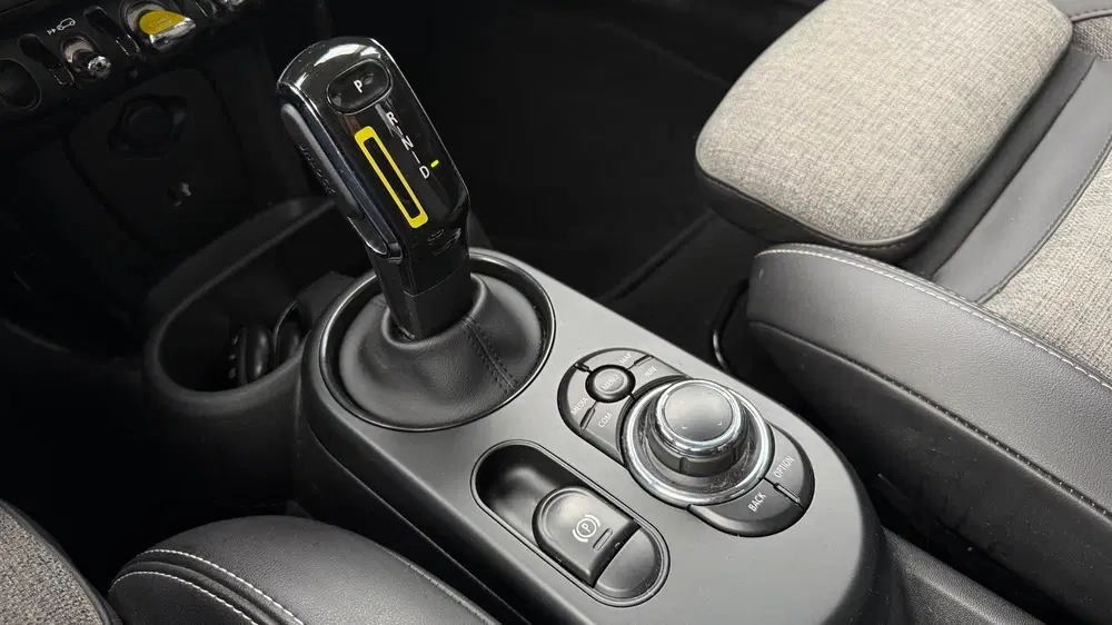 Mini Electric L33 kWh Premium uit 2022, foto 11