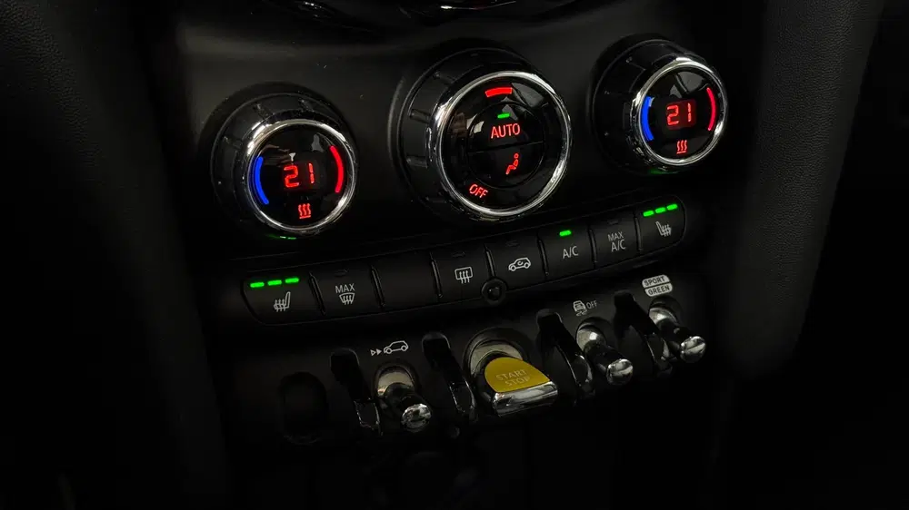 Mini Electric L33 kWh Premium uit 2022, foto 14