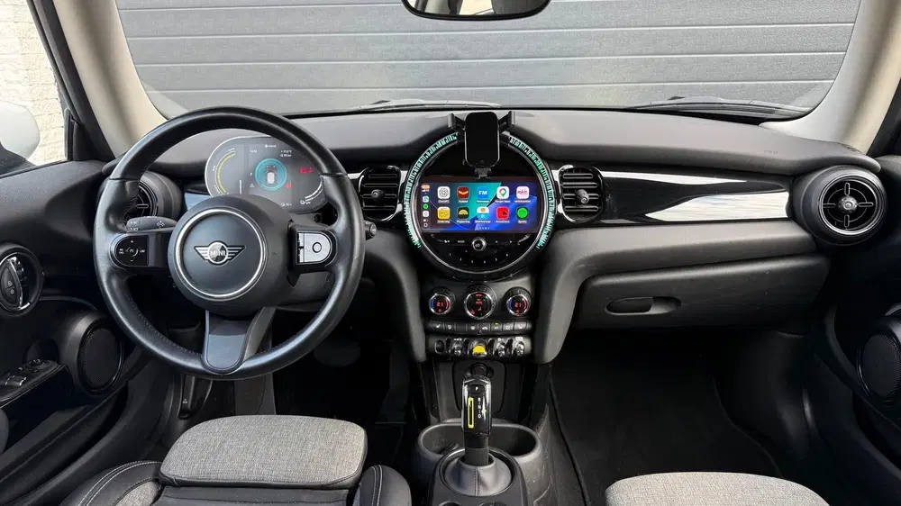 Mini Electric L33 kWh Premium uit 2022, foto 3
