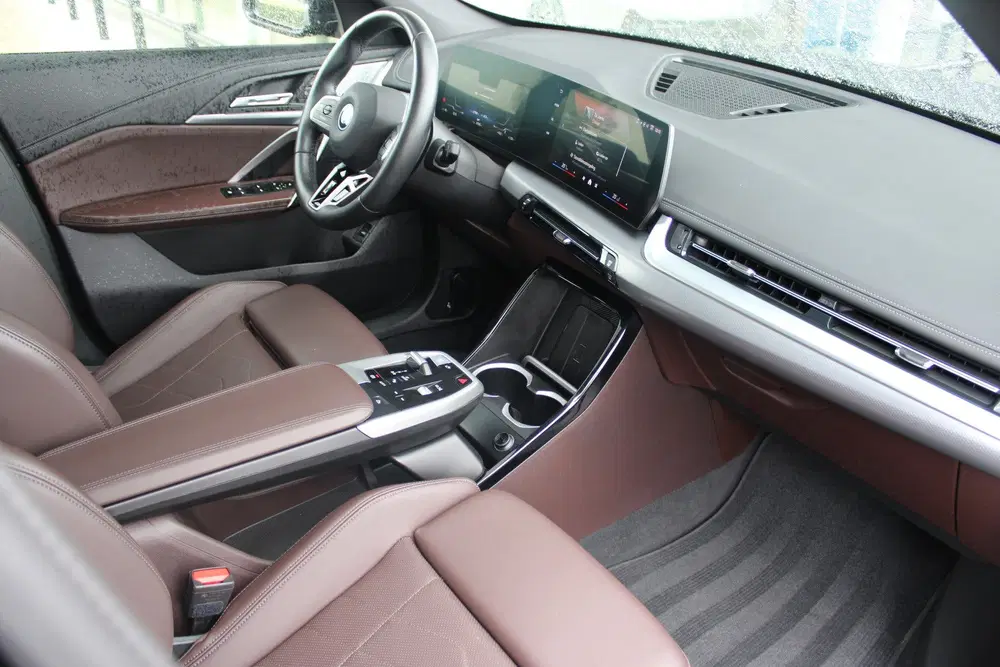 BMW iX1 xDrive30 M Sport uit 2024, foto 2