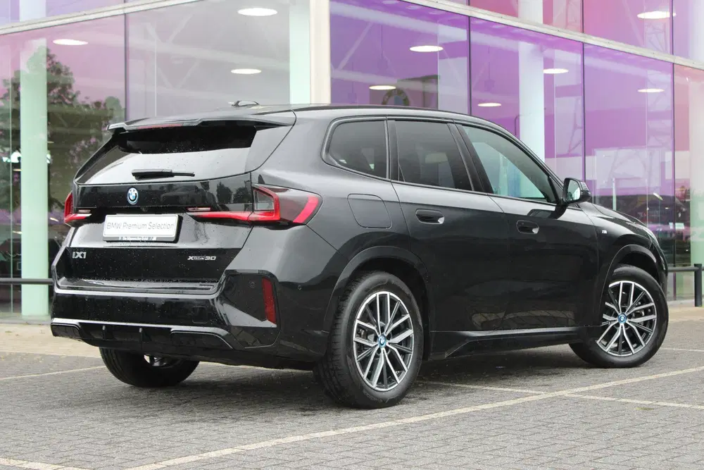 BMW iX1 xDrive30 M Sport uit 2024, foto 3