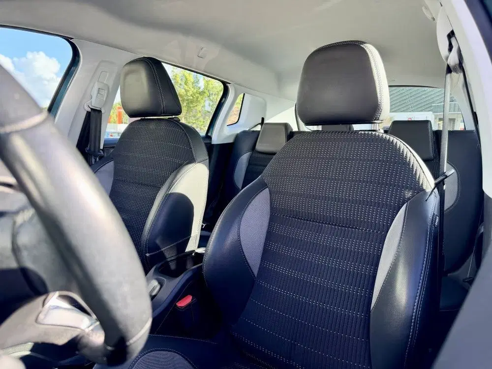 Peugeot 2008 1.2 PureTech Allure uit 2019, foto 10