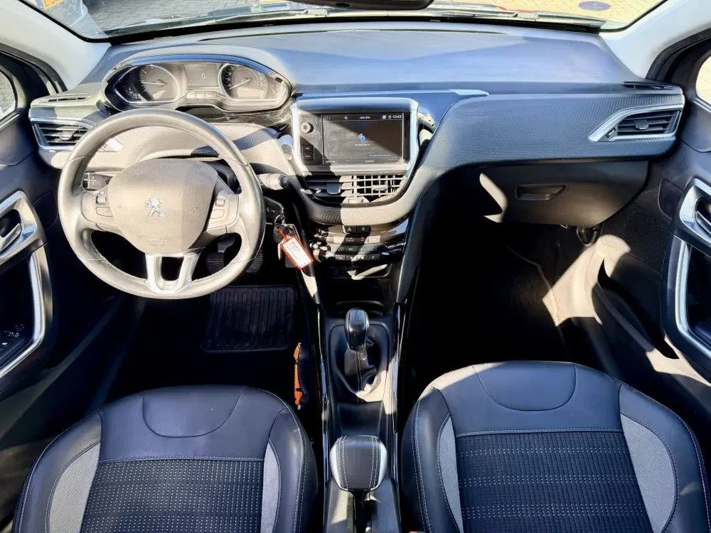 Peugeot 2008 1.2 PureTech Allure uit 2019, foto 12