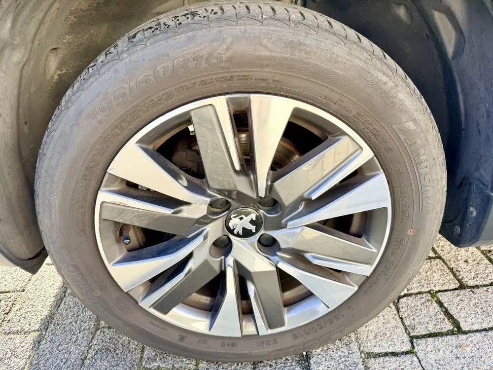 Peugeot 2008 1.2 PureTech Allure uit 2019, foto 8