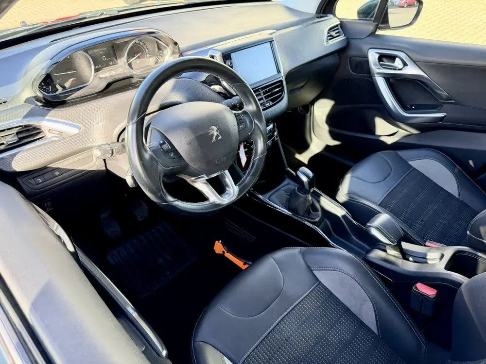 Peugeot 2008 1.2 PureTech Allure uit 2019, foto 9