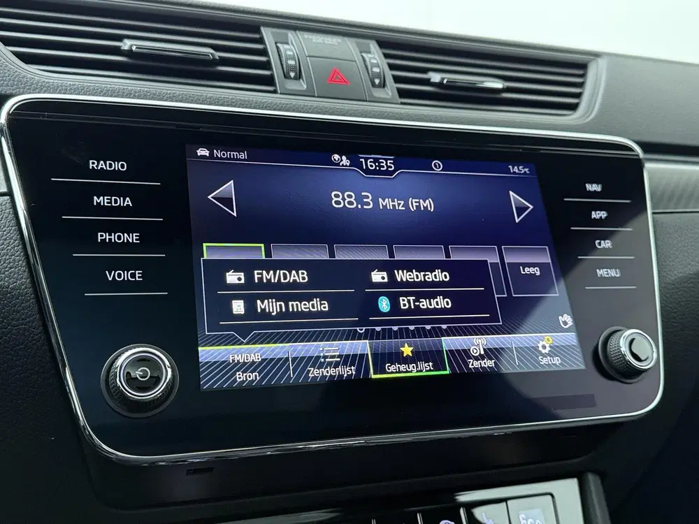 Skoda Superb 1.4 TSI iV Sportline Business uit 2022, foto 11