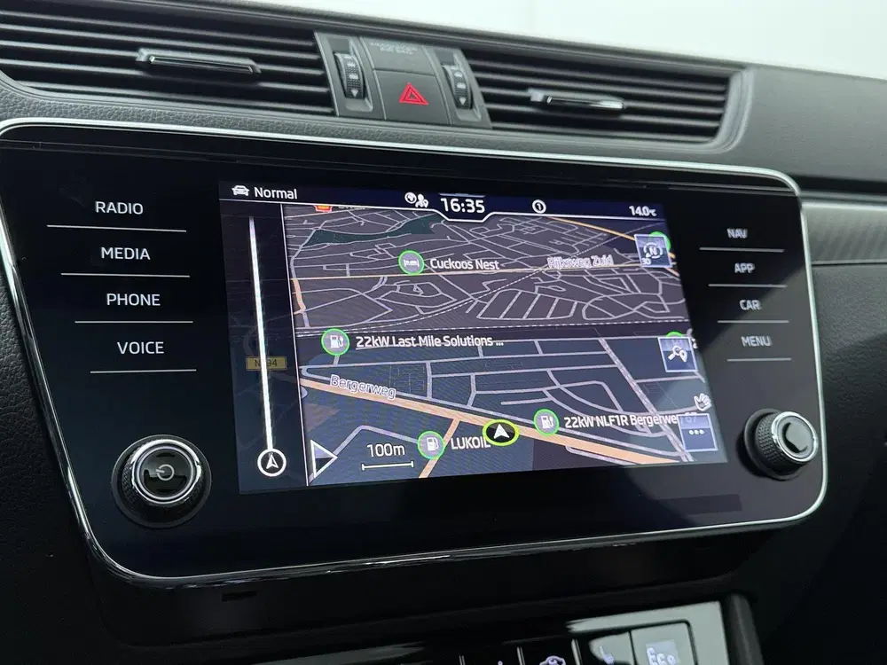 Skoda Superb 1.4 TSI iV Sportline Business uit 2022, foto 14