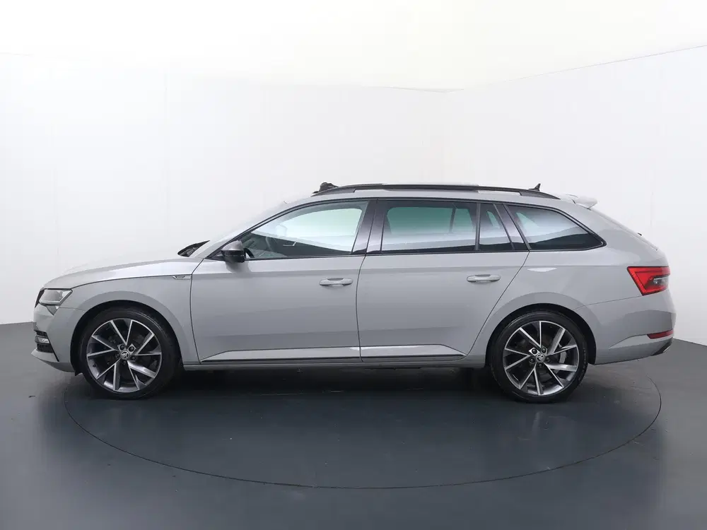 Skoda Superb 1.4 TSI iV Sportline Business uit 2022, foto 2