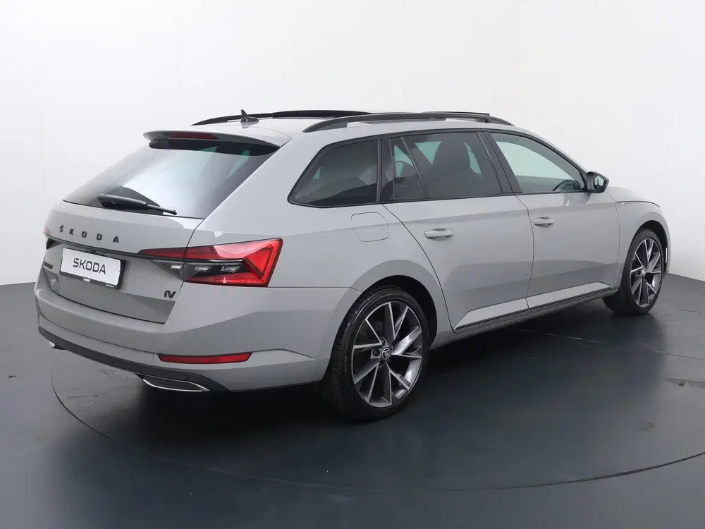 Skoda Superb 1.4 TSI iV Sportline Business uit 2022, foto 5