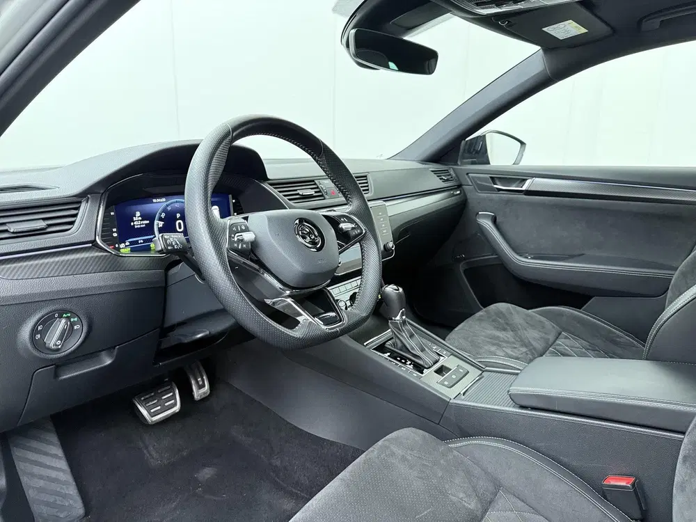 Skoda Superb 1.4 TSI iV Sportline Business uit 2022, foto 6