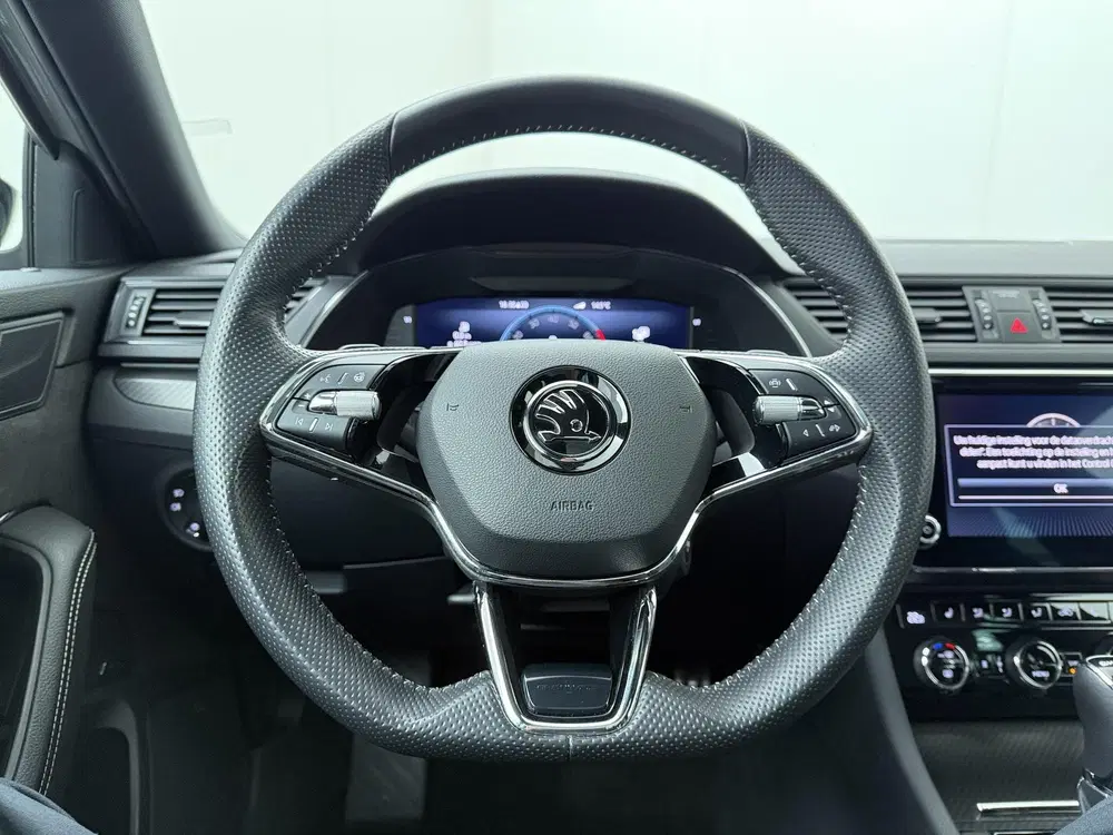 Skoda Superb 1.4 TSI iV Sportline Business uit 2022, foto 9