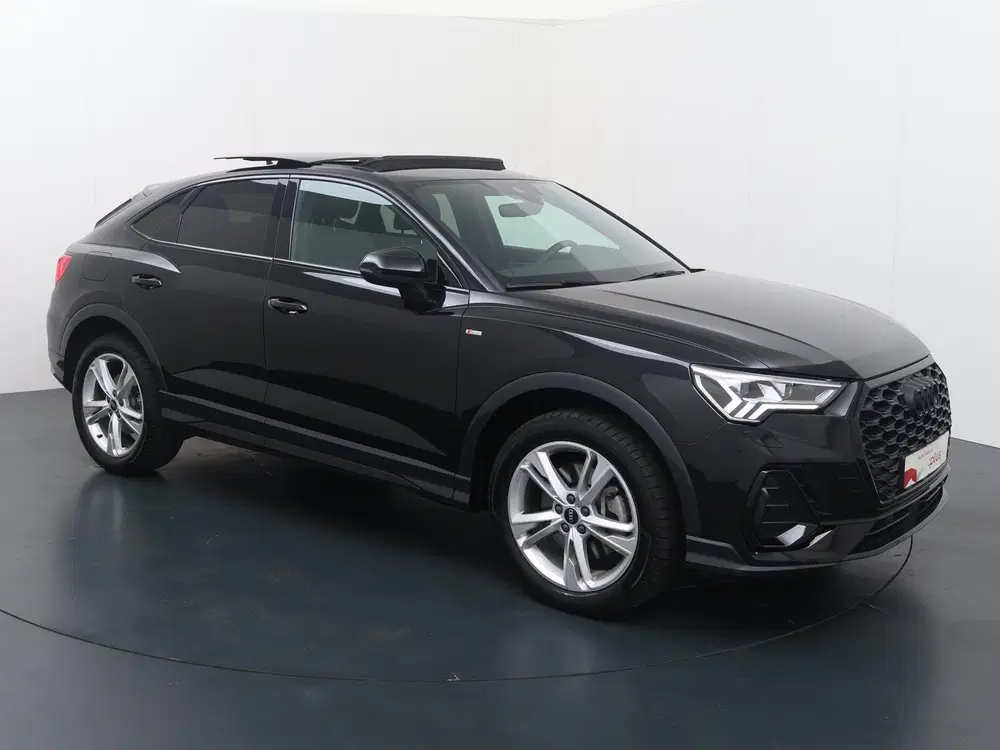 Audi Q3 45 TFSI e S Edition uit 2023, foto 3