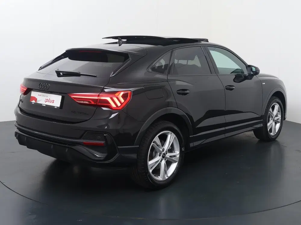Audi Q3 45 TFSI e S Edition uit 2023, foto 5