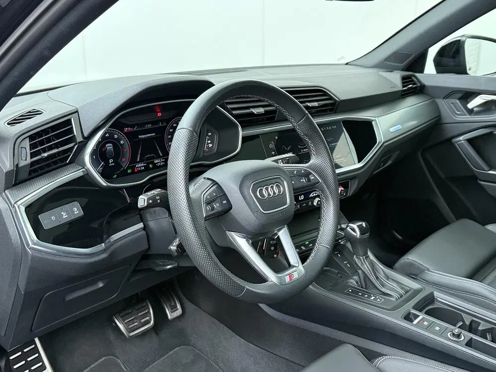 Audi Q3 45 TFSI e S Edition uit 2023, foto 6