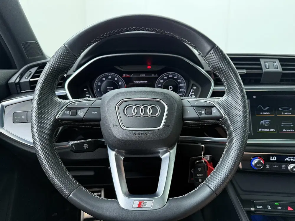 Audi Q3 45 TFSI e S Edition uit 2023, foto 8