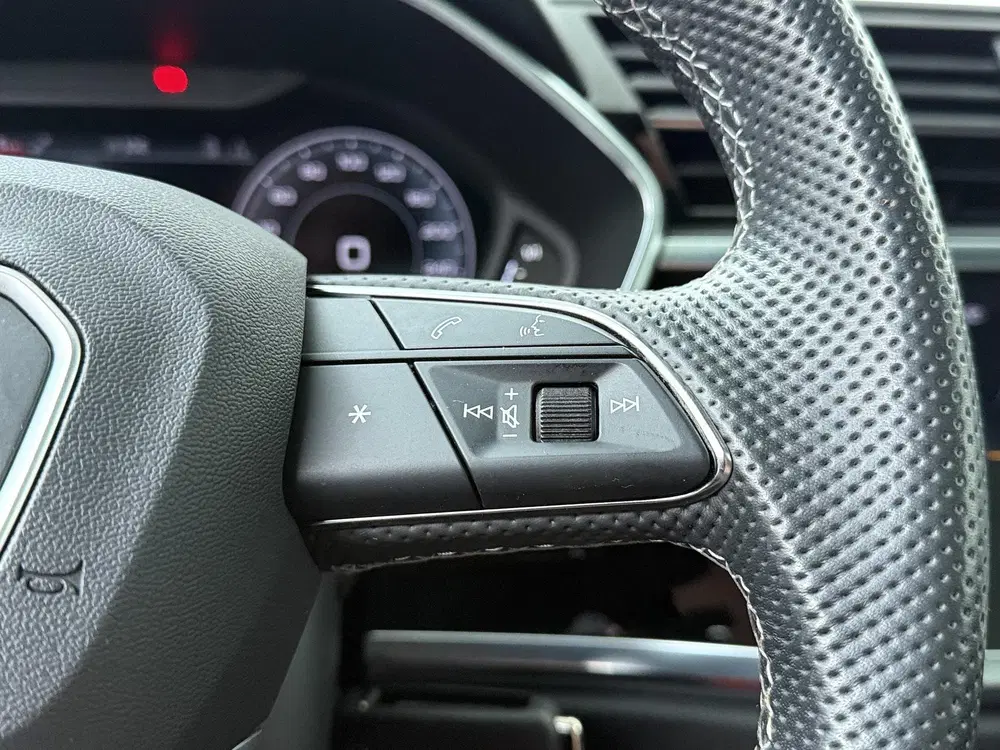 Audi Q3 45 TFSI e S Edition uit 2023, foto 9