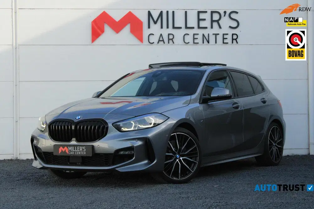BMW 1-serie 120i High Executive M Sport Pano Cam Kuips uit 2022