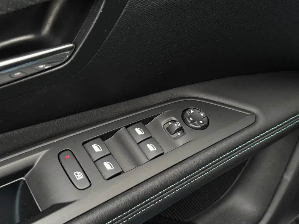 Peugeot 3008 1.2 AUTOMAAT CRUISE STOELVER. P-CAM ALL SE uit 2024, foto 14