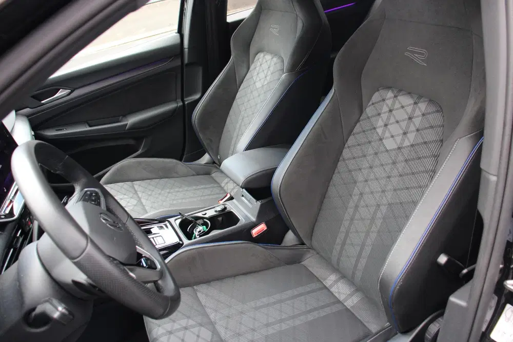 Volkswagen Golf 1.5 eTSI 150PK R-LINE PDC uit 2025, foto 6