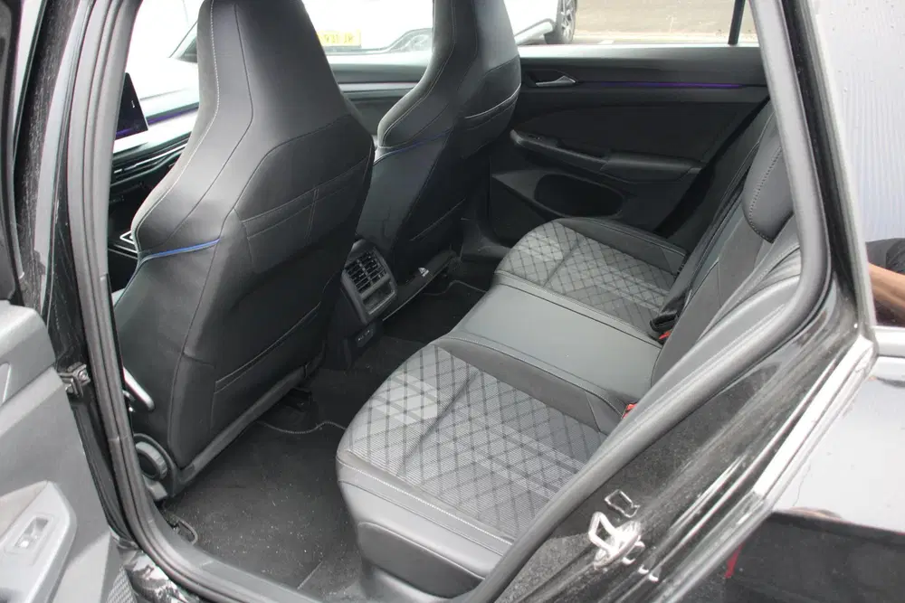 Volkswagen Golf 1.5 eTSI 150PK R-LINE PDC uit 2025, foto 8