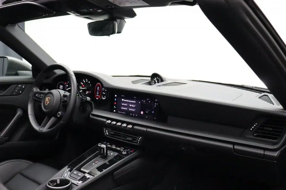 Porsche 911 Targa 4 GTS uit 2023, foto 10
