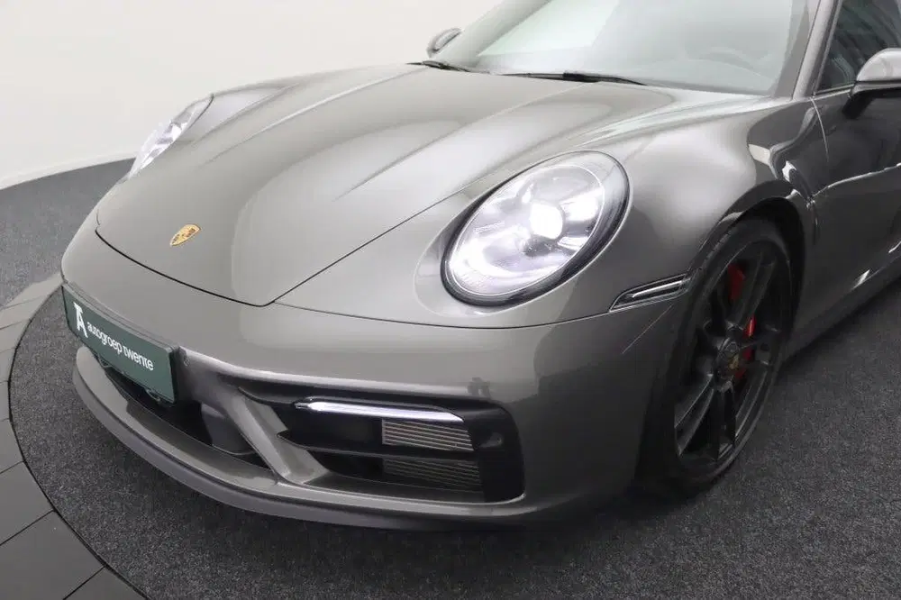 Porsche 911 Targa 4 GTS uit 2023, foto 11