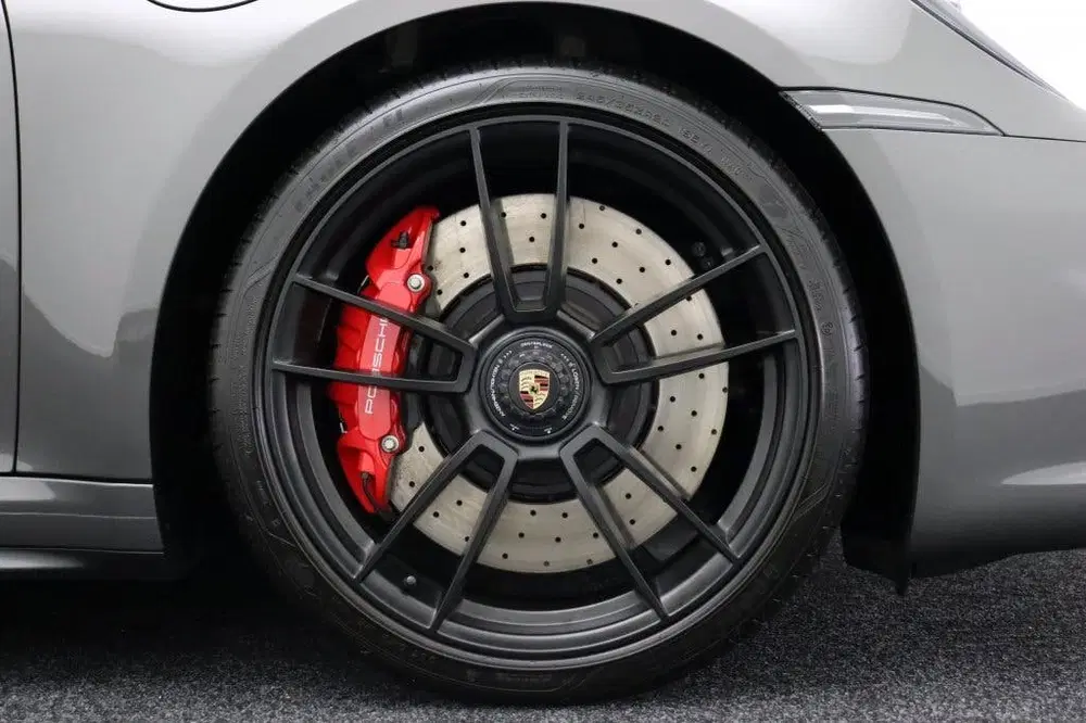 Porsche 911 Targa 4 GTS uit 2023, foto 15