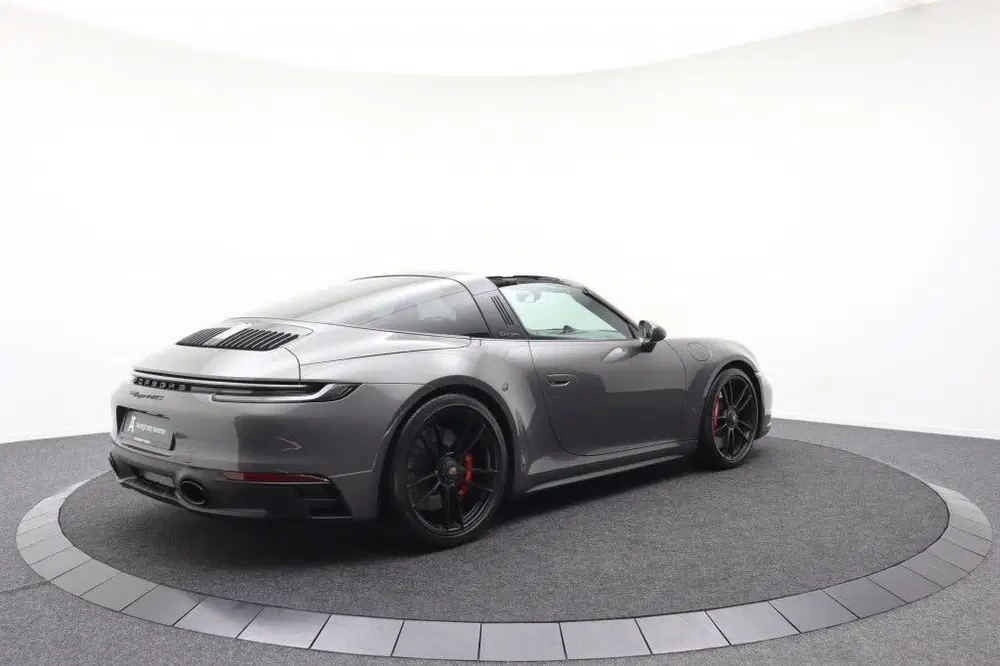 Porsche 911 Targa 4 GTS uit 2023, foto 2