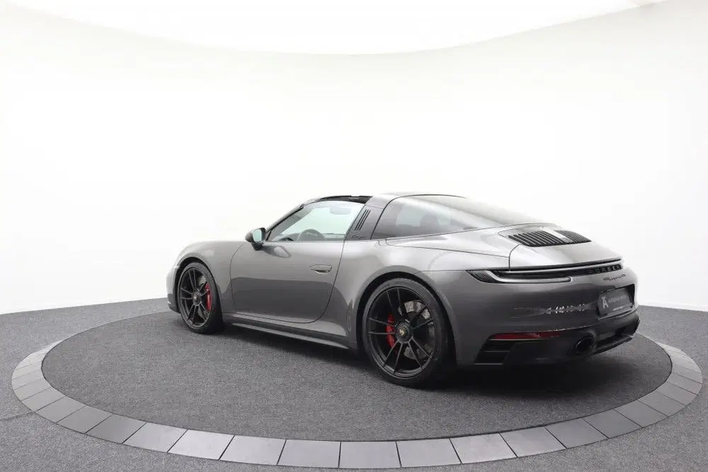 Porsche 911 Targa 4 GTS uit 2023, foto 5