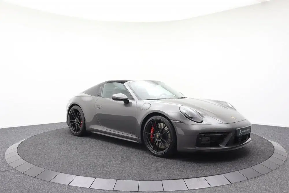 Porsche 911 Targa 4 GTS uit 2023, foto 8