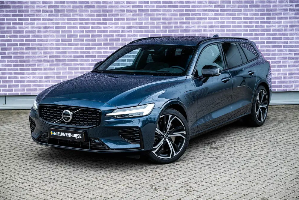 Volvo V60 T6 Plug-in hybrid AWD Ultra Dark uit 2026, foto 15