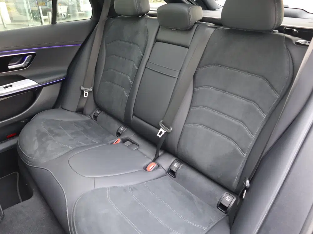 Mercedes-Benz E-Klasse E 300 e AMG line uit 2024, foto 12