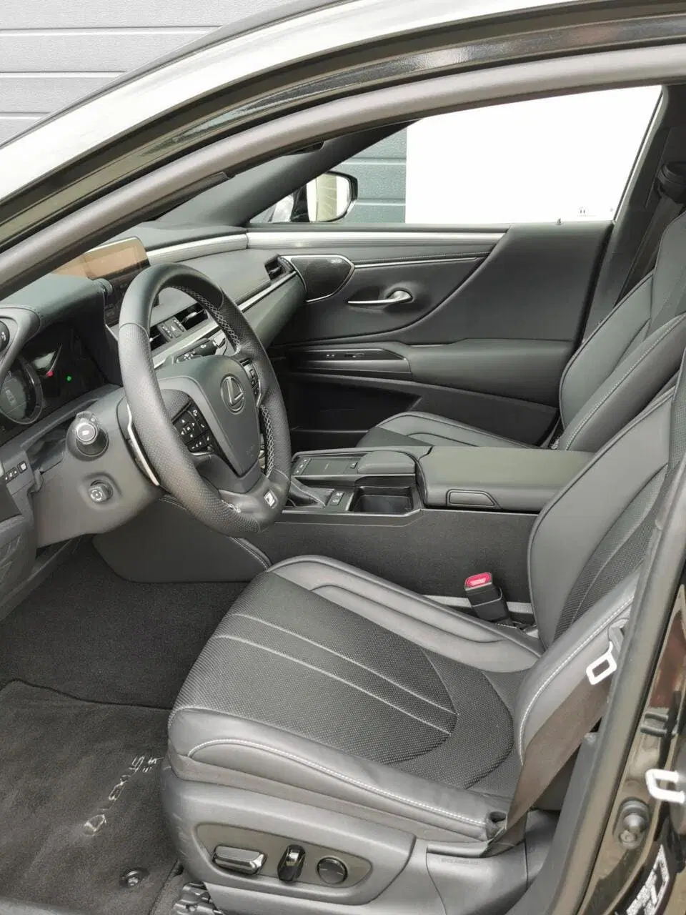 Lexus ES 300h F Sport 2021 uit 2021, foto 2