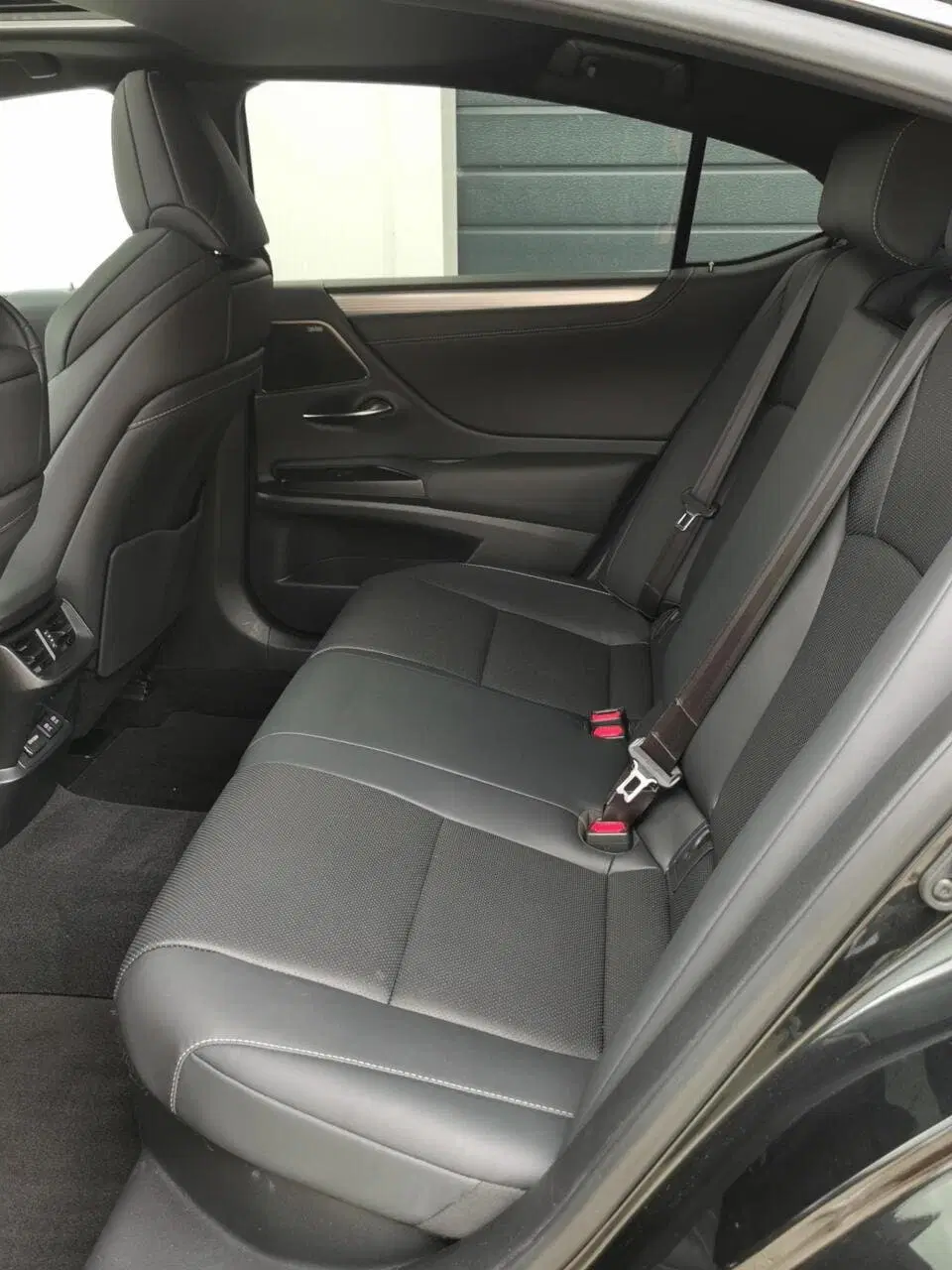 Lexus ES 300h F Sport 2021 uit 2021, foto 4