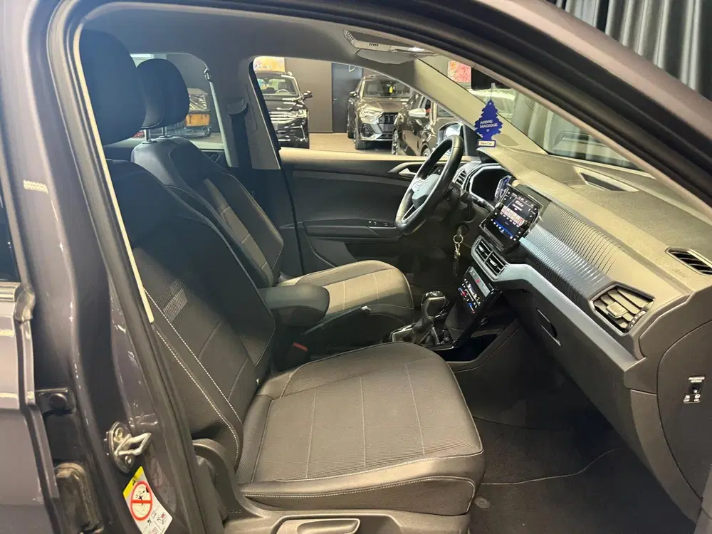 Volkswagen T-Cross 1.0 TSI R-Line uit 2021, foto 2
