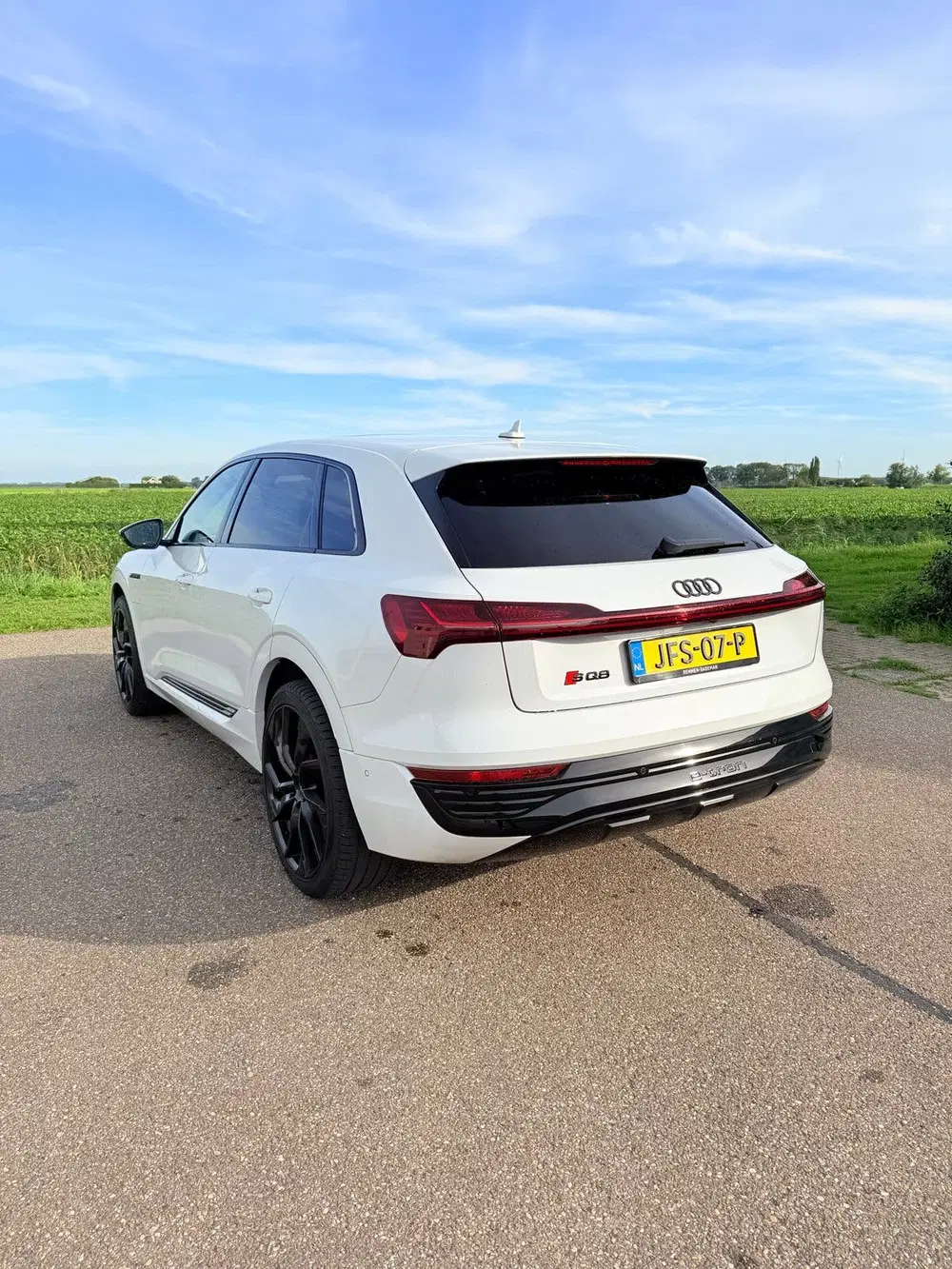 Audi Q8 e-tron 50 Quattro 95kWh 340pk 2023 Wit uit 2023