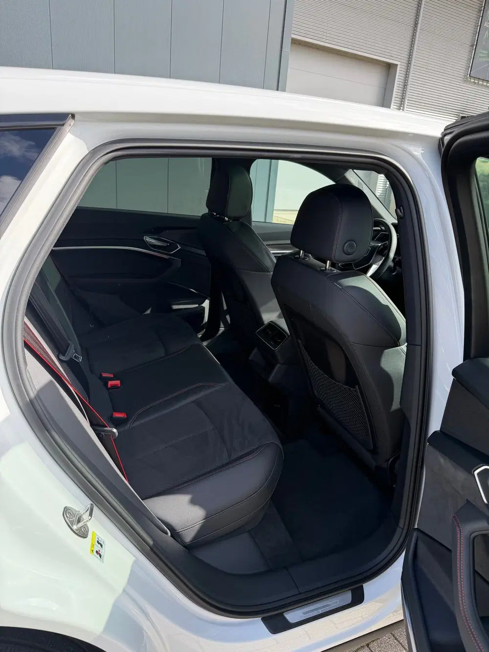 Audi Q8 e-tron 50 Quattro 95kWh 340pk 2023 Wit uit 2023, foto 15