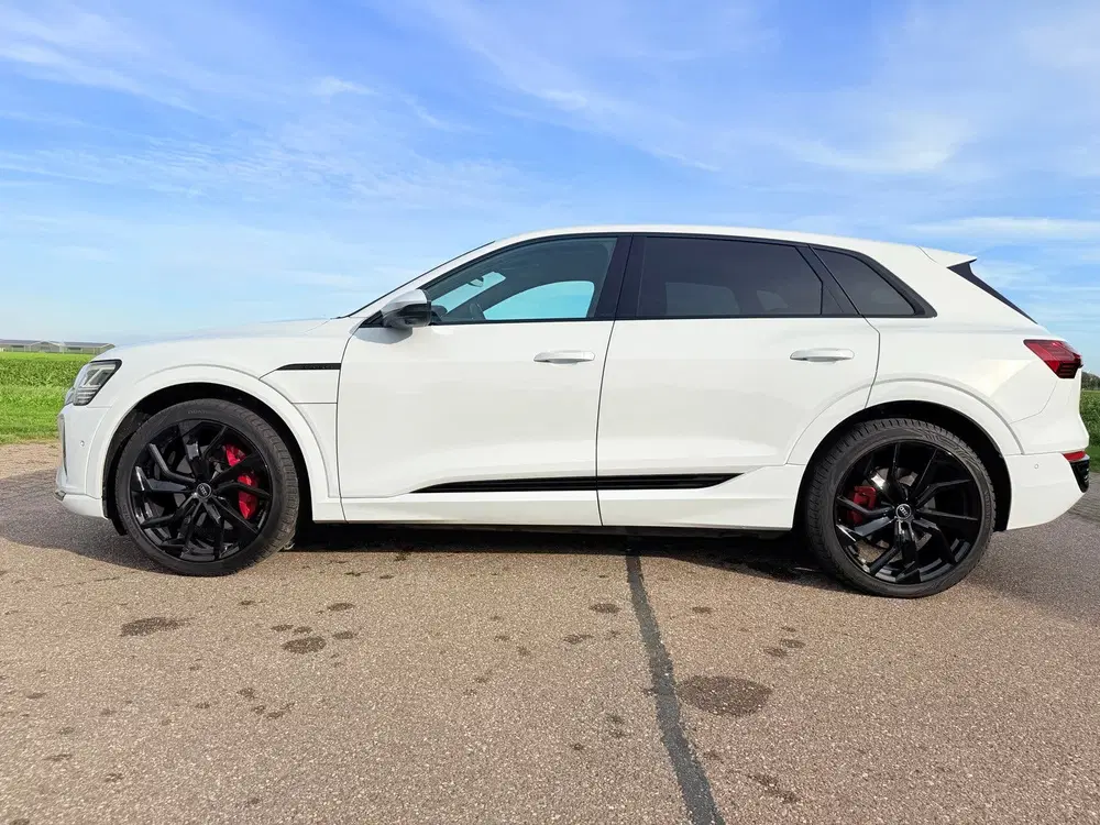 Audi Q8 e-tron 50 Quattro 95kWh 340pk 2023 Wit uit 2023, foto 2