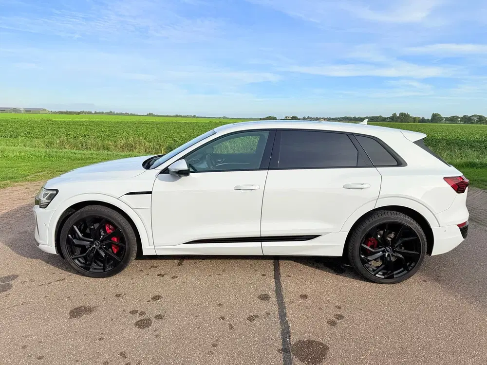 Audi Q8 e-tron 50 Quattro 95kWh 340pk 2023 Wit uit 2023, foto 4