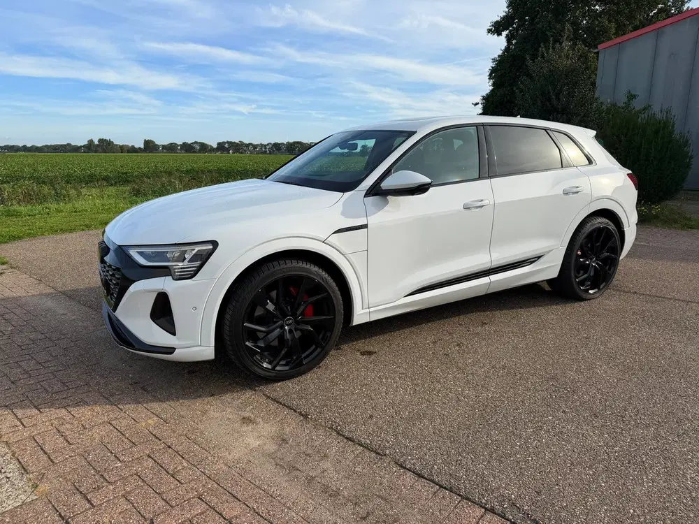Audi Q8 e-tron 50 Quattro 95kWh 340pk 2023 Wit uit 2023, foto 8