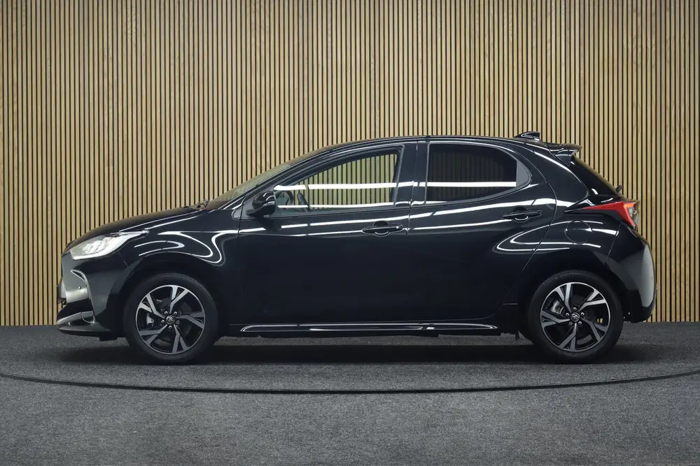 Toyota Yaris 1.5 Hybrid 115 Dynamic + Comfort Pack uit 2025, foto 2