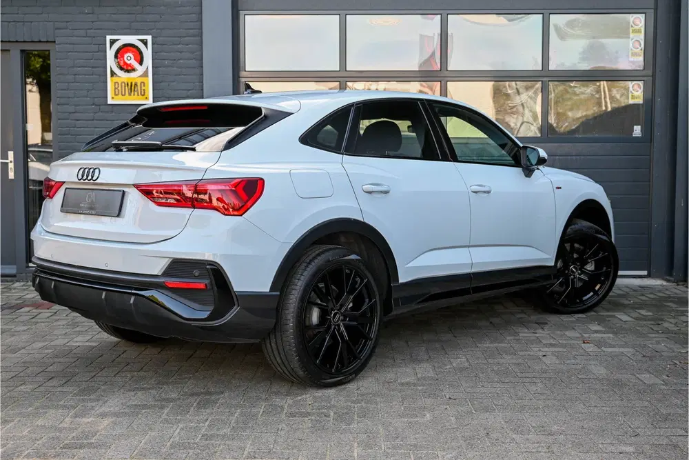 Audi Q3 45 TFSI e S line ACC uit 2021, foto 2